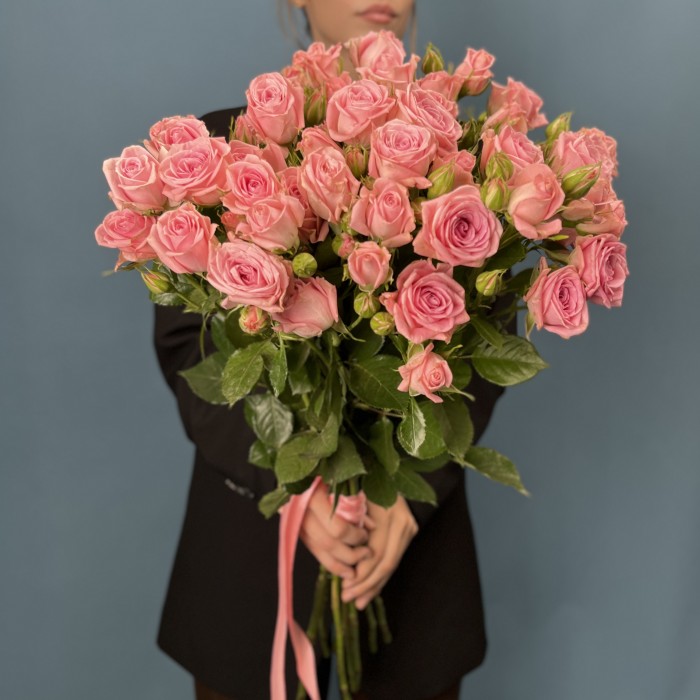 9 кустовых роз Одилия 80 см